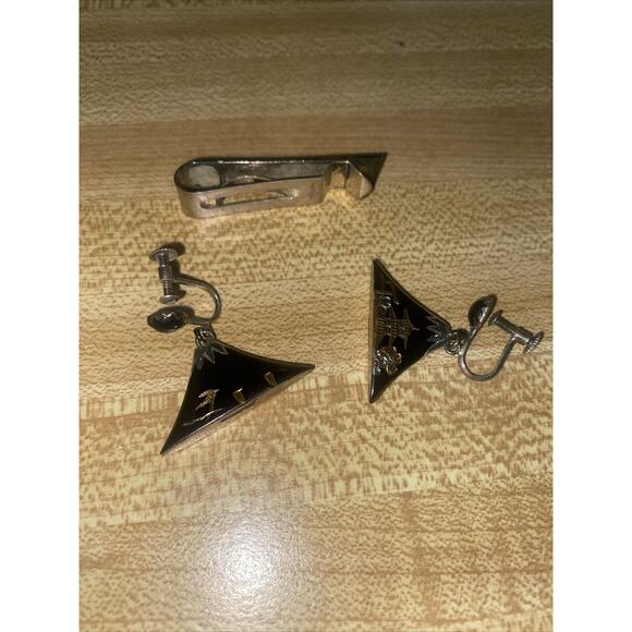 Vintage Chinese Inlay Screwback Earrings, Tie Clip Matching - Picture 6 of 7